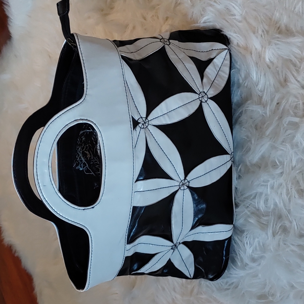 Mod vegan large black and white purse